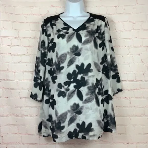 New! Noir maternity floral V-neck tunic to… - Picture 5 of 16